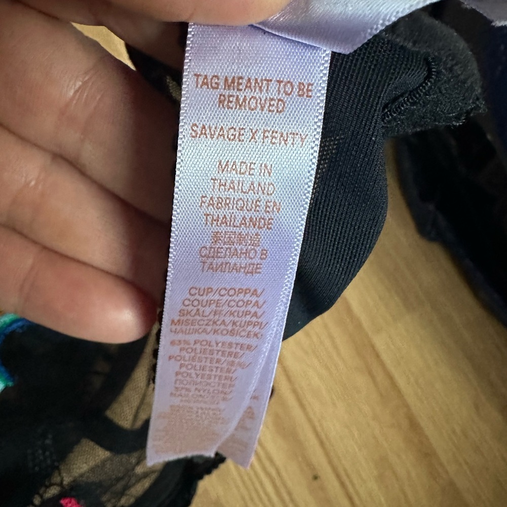 Savage X Fenty Black Embroidered Rainbow Heart Bra 36DD - Picture 5 of 5